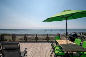 Beachfront on Commercial St Dog Friendly
